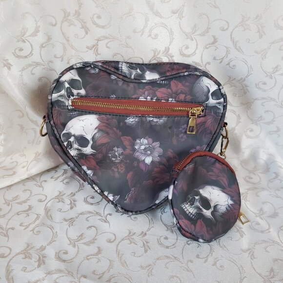 Heart shape Scull & Roses Crossbody bag & Change purse. Adjustable strap - Picture 6 of 13